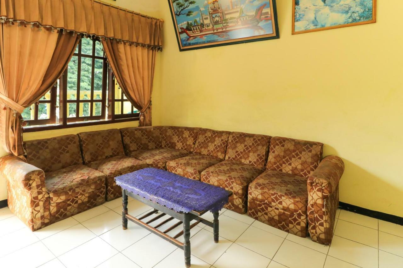 Dharmawati Homestay Syariah At Terminal Purabaya Waru Dış mekan fotoğraf