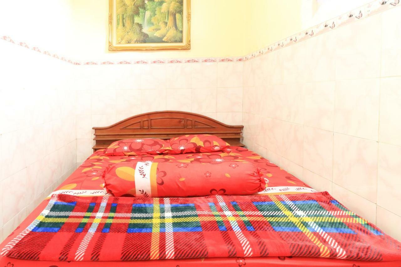Dharmawati Homestay Syariah At Terminal Purabaya Waru Dış mekan fotoğraf