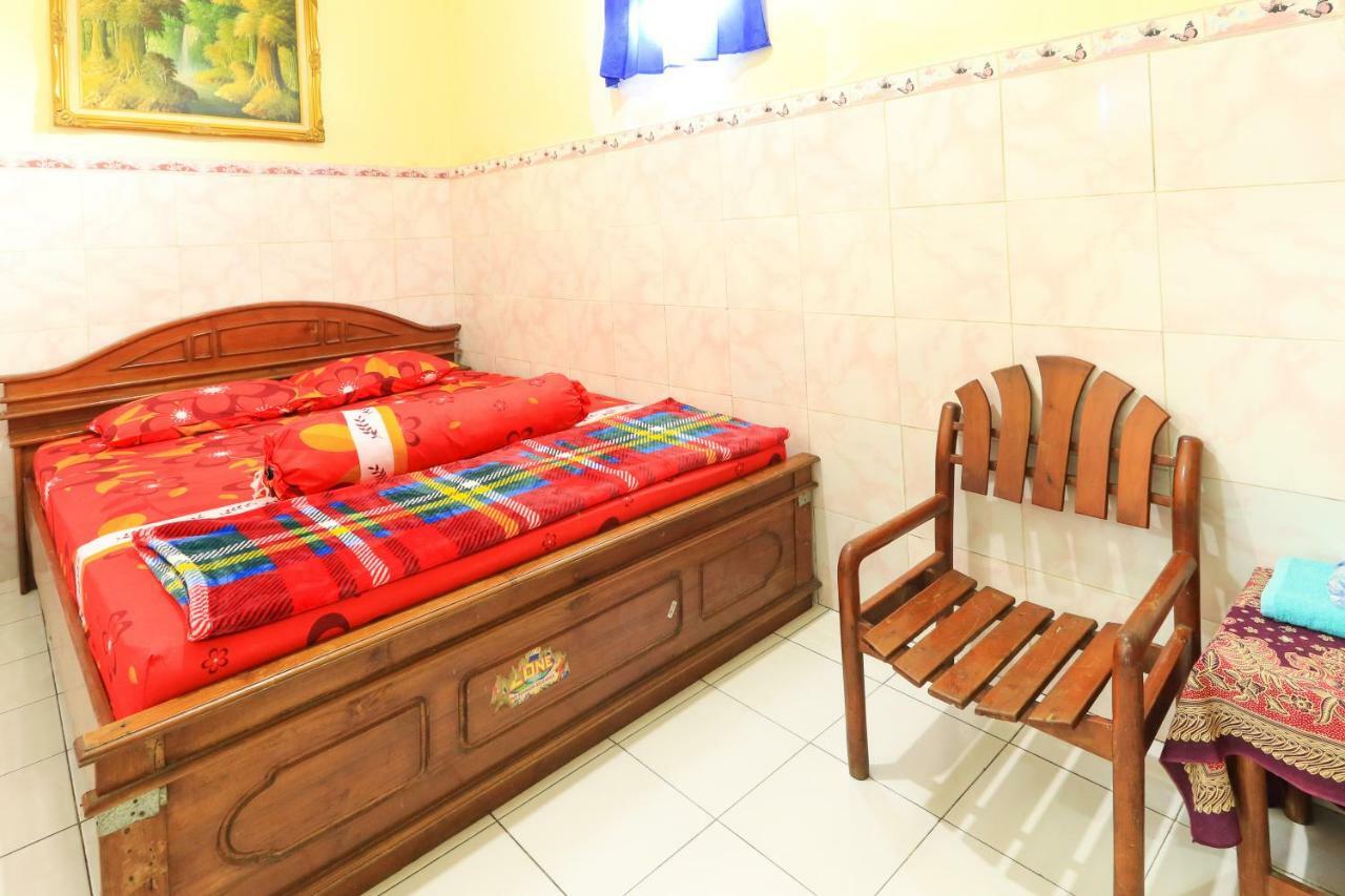 Dharmawati Homestay Syariah At Terminal Purabaya Waru Dış mekan fotoğraf
