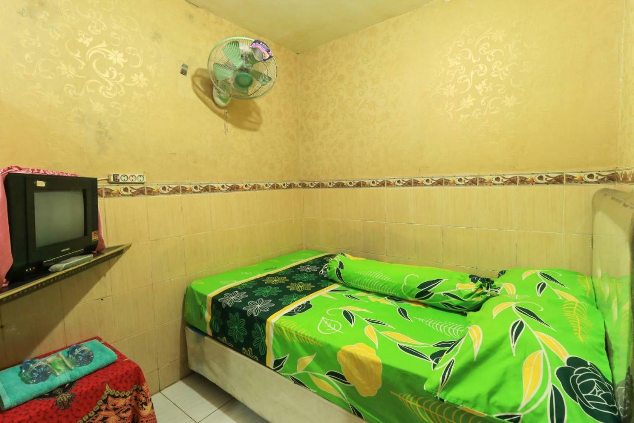 Dharmawati Homestay Syariah At Terminal Purabaya Waru Dış mekan fotoğraf