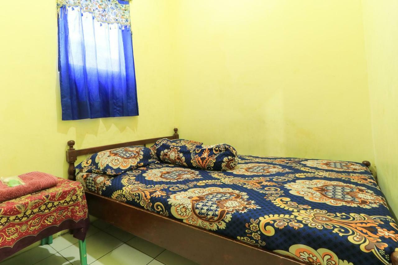 Dharmawati Homestay Syariah At Terminal Purabaya Waru Dış mekan fotoğraf