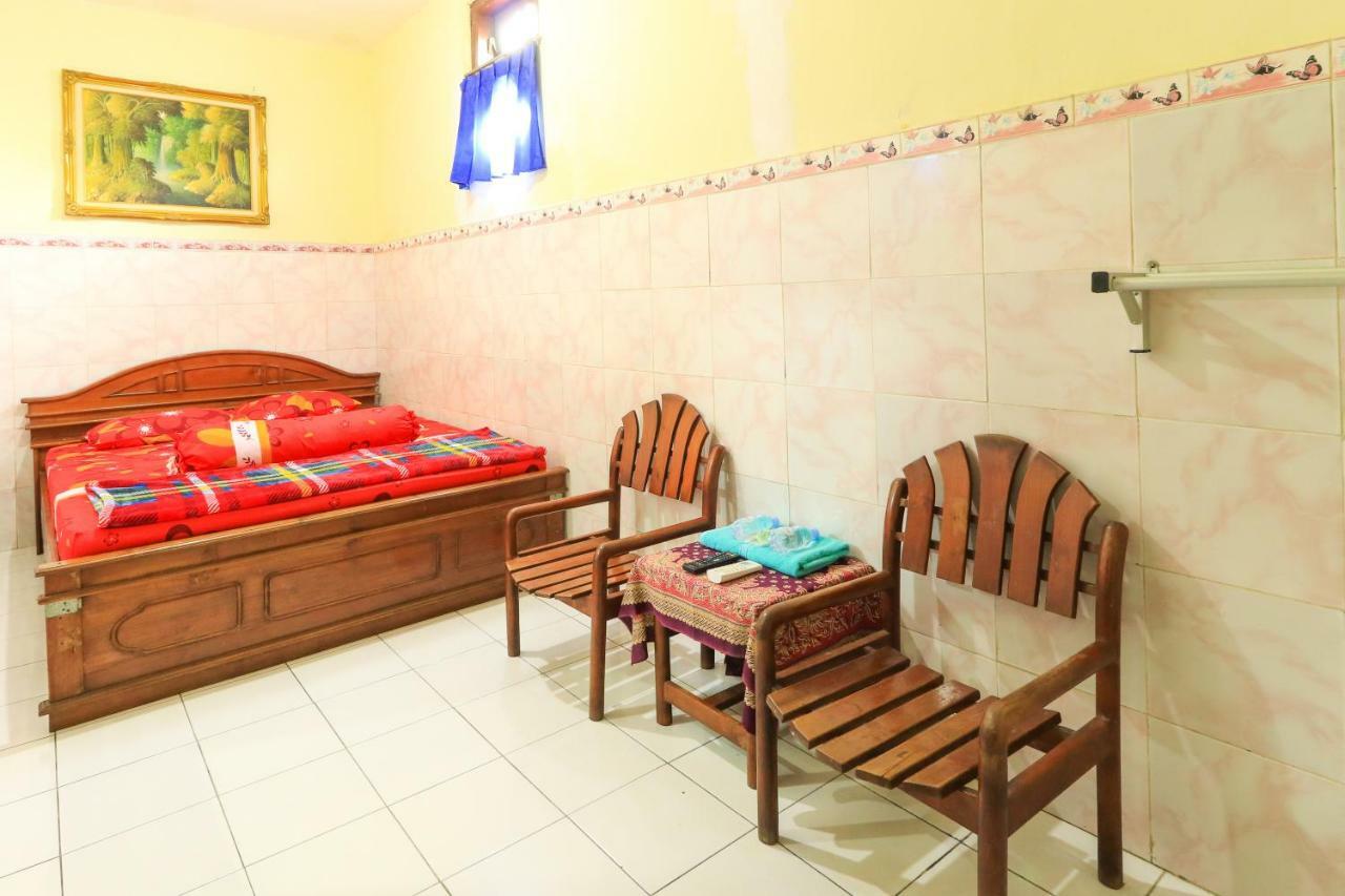 Dharmawati Homestay Syariah At Terminal Purabaya Waru Dış mekan fotoğraf