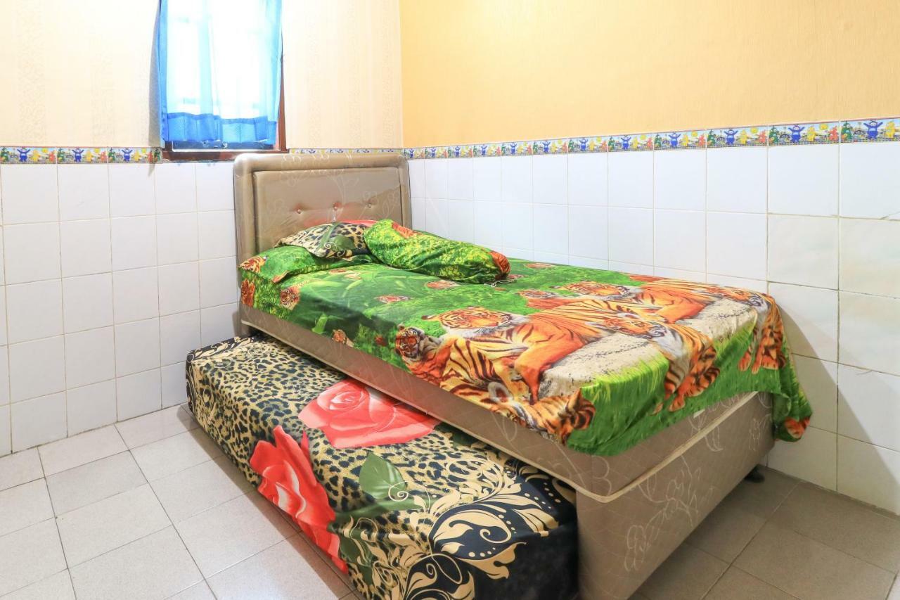 Dharmawati Homestay Syariah At Terminal Purabaya Waru Dış mekan fotoğraf