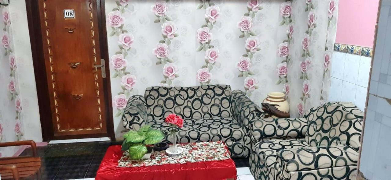 Dharmawati Homestay Syariah At Terminal Purabaya Waru Dış mekan fotoğraf
