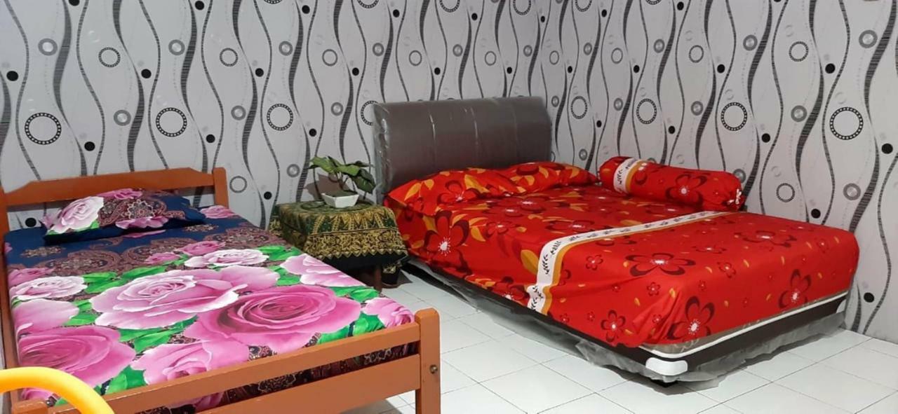 Dharmawati Homestay Syariah At Terminal Purabaya Waru Dış mekan fotoğraf