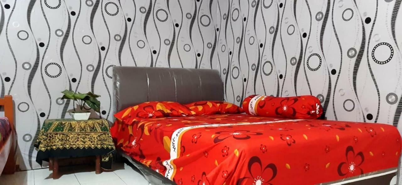 Dharmawati Homestay Syariah At Terminal Purabaya Waru Dış mekan fotoğraf